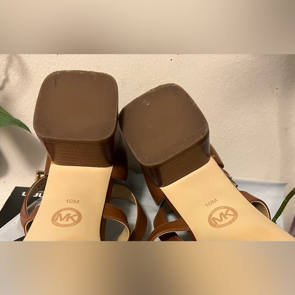 MICHAEL KORS SANDALS (SIZE 10) - Picture 6 of 9